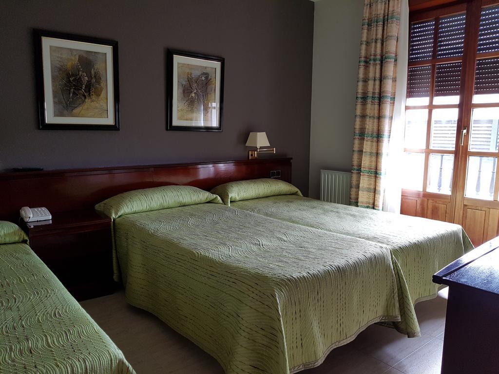 Hostal Santa Maria Какабелос Екстер'єр фото
